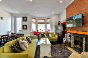 Quirky 4 Bedroom Apartment with Terrace